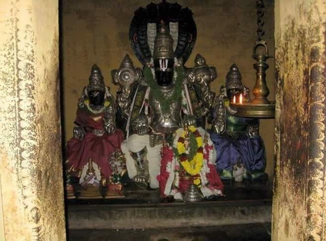 natham vijayasana perumal with varaguna mangai varaguna valli