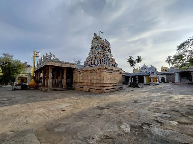 thiruvallam vilvanatheswarar temple inside