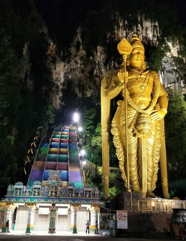 malaysia pathu malai murugan statue night view