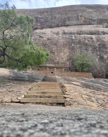chithannavasal cave temple steps