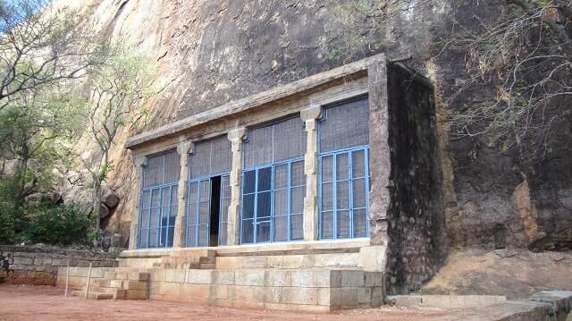 sittanavasal cave temple entrance